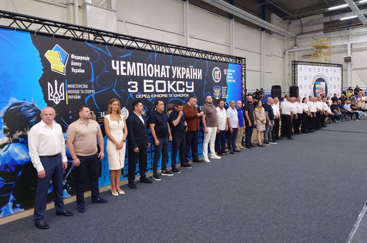 Офіційні гості, судді та організатори під час відкриття чемпіонату України з боксу серед юніорів та юніорок